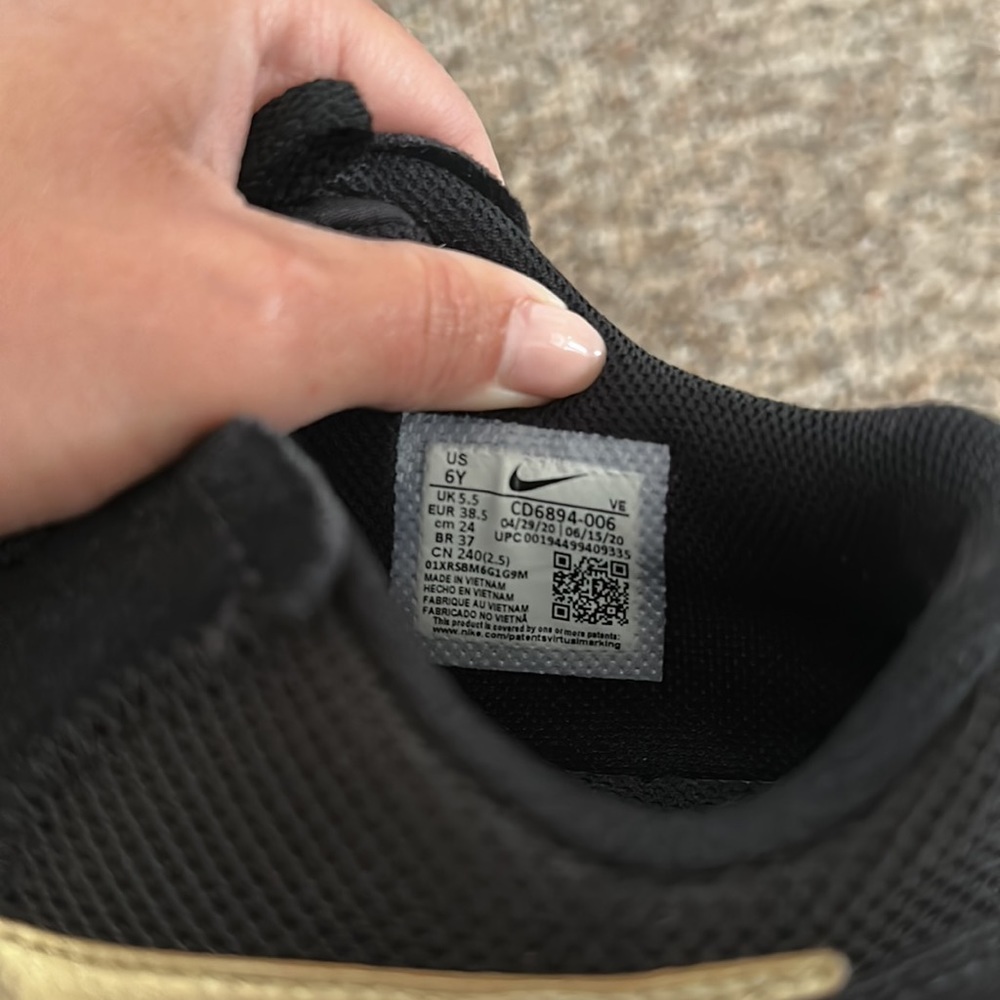 Black and Gold Nike Sneakers ✨ - Picture 5 of 5